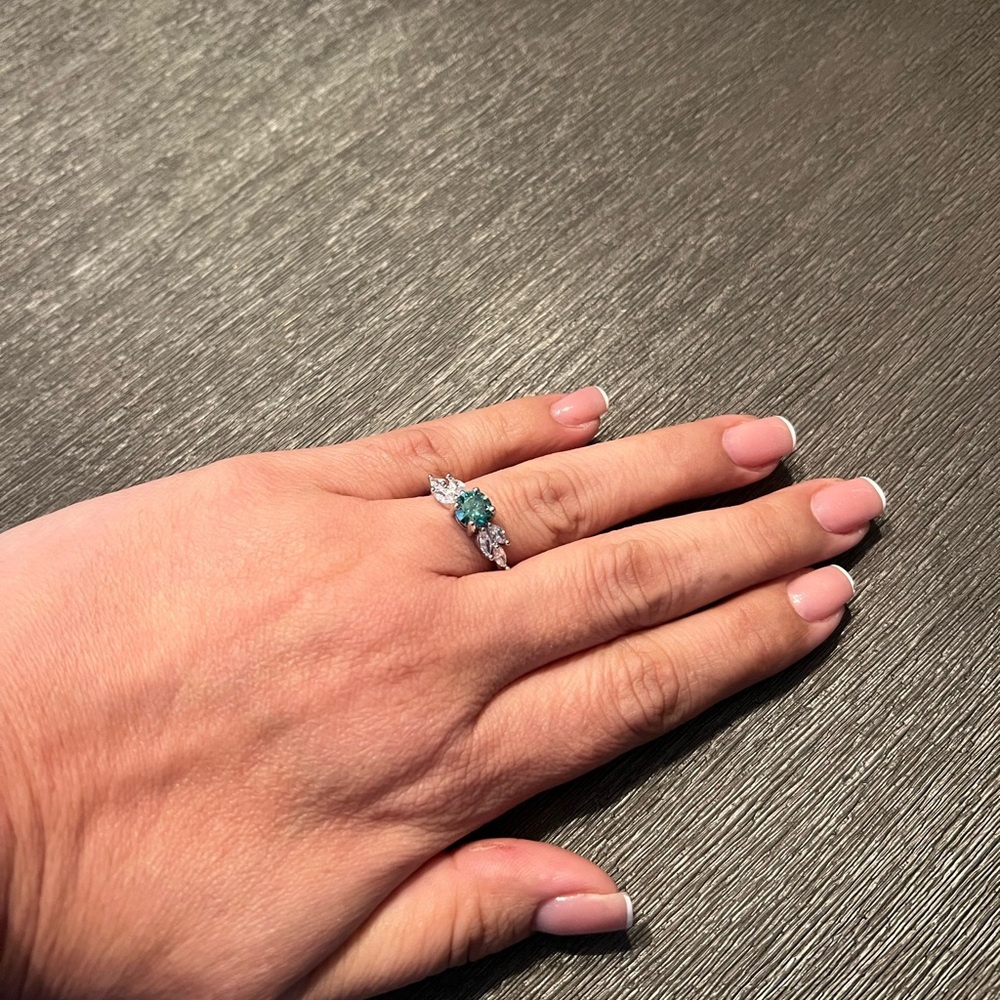 GRA Certified Green Moissanite 1CT Round Brilliant multiple stone Ring open size - Picture 3 of 4